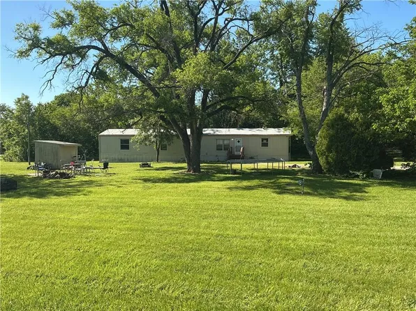 521 Hoover St, Pomona, KS 66076