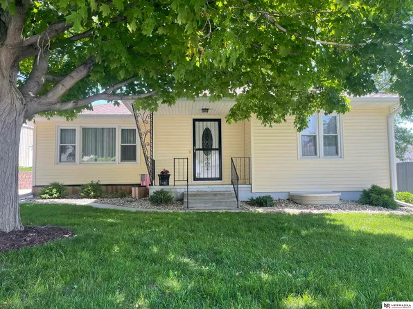 408 Elm St, Louisville, NE 68037