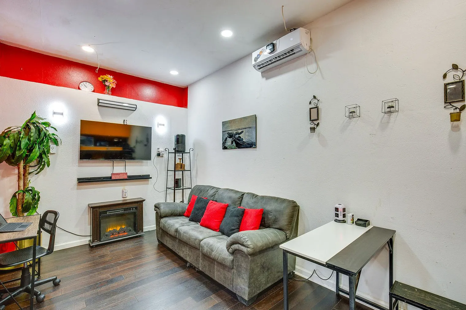 Studio, 1.0 bath, 592 sqft, $2,322 — Photo 2