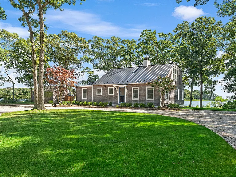1082 Springs Fireplace Rd — Photo 6