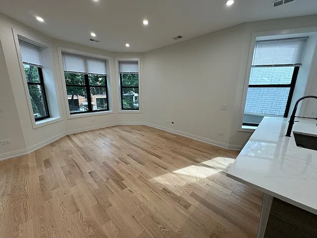 715 W Aldine Ave #2 — Photo 9