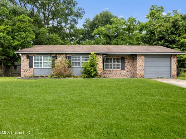 2124 Chestwood Dr, Gautier, MS 39553