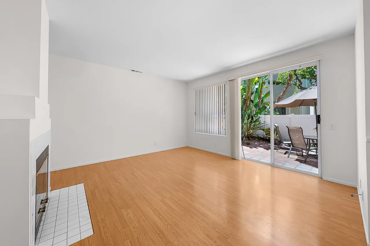 2 bed, 2.5 bath, 1228 sqft, $4,000 — Photo 4