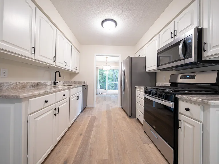 14200 Elgin Ct — Photo 6