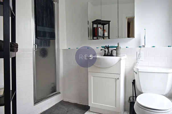 Rented by RES New York | media 40