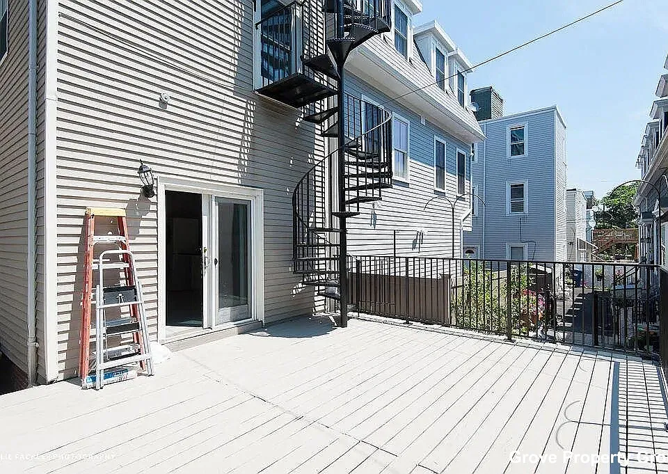 527 E 4th St #1
