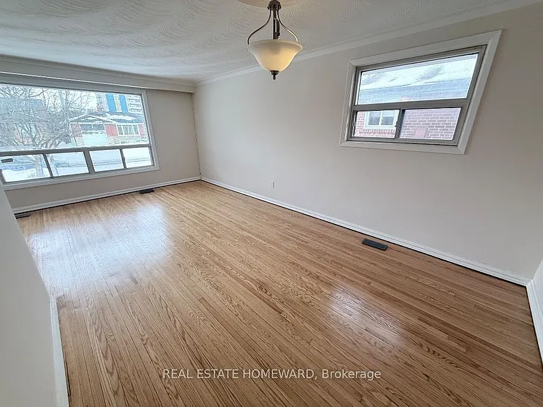 7 Dunlop Ave #MAIN — Photo 2