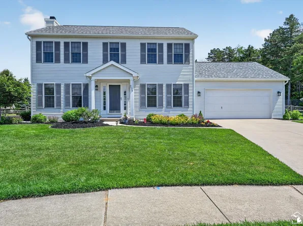 9078 Village Meadows Dr, Temperance, MI 48182