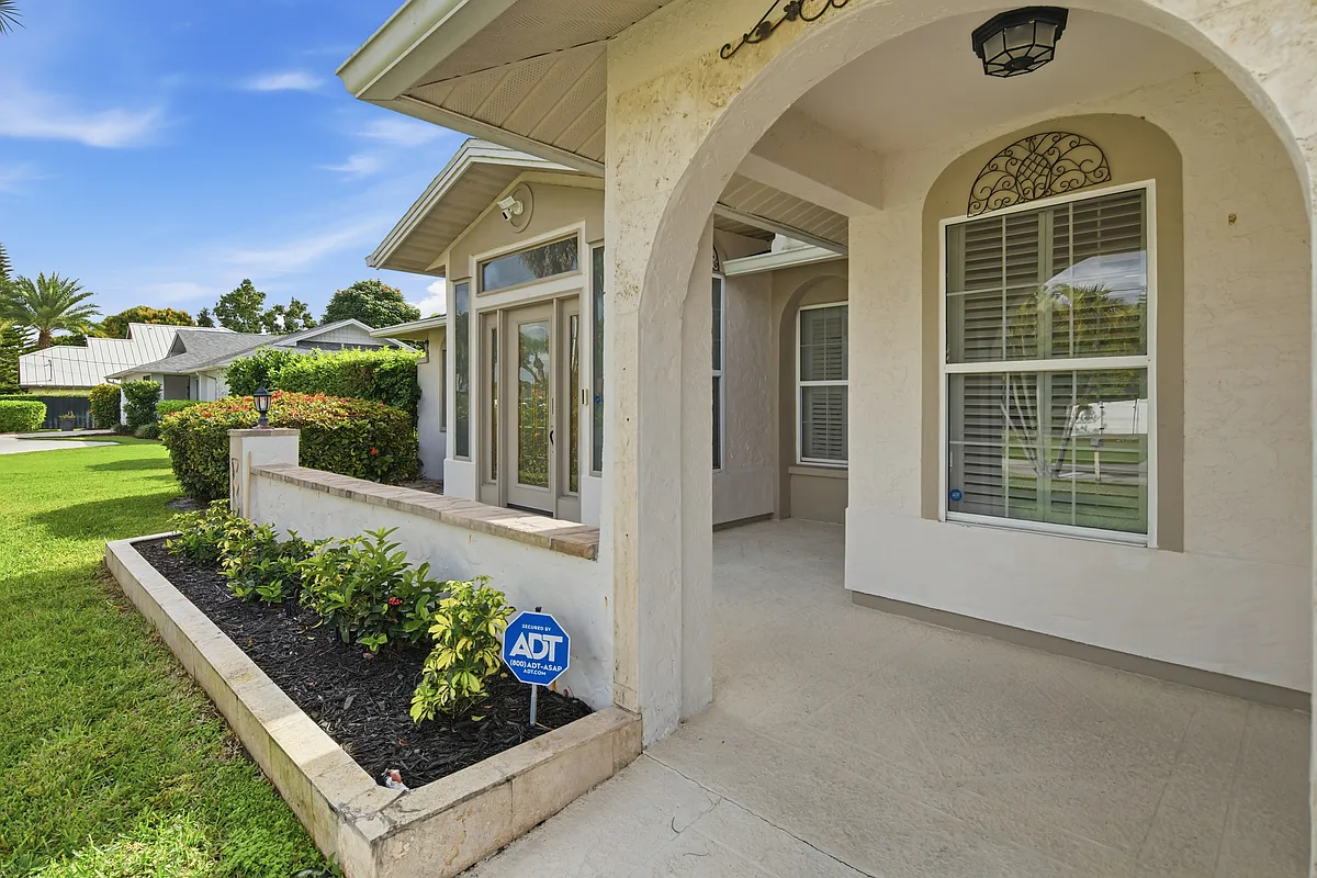 Building Photo - Viking Way
