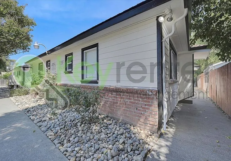 1065 Santiago Ave #6 — Photo 20