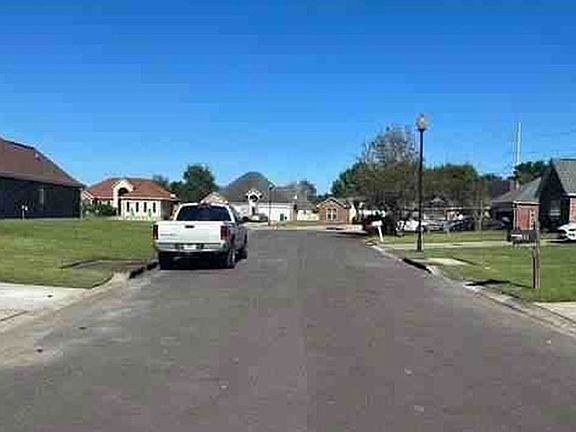 Exterior Neighborhood (street photo)