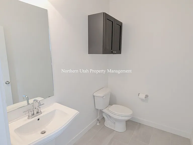 313 W 25 N — Photo 6