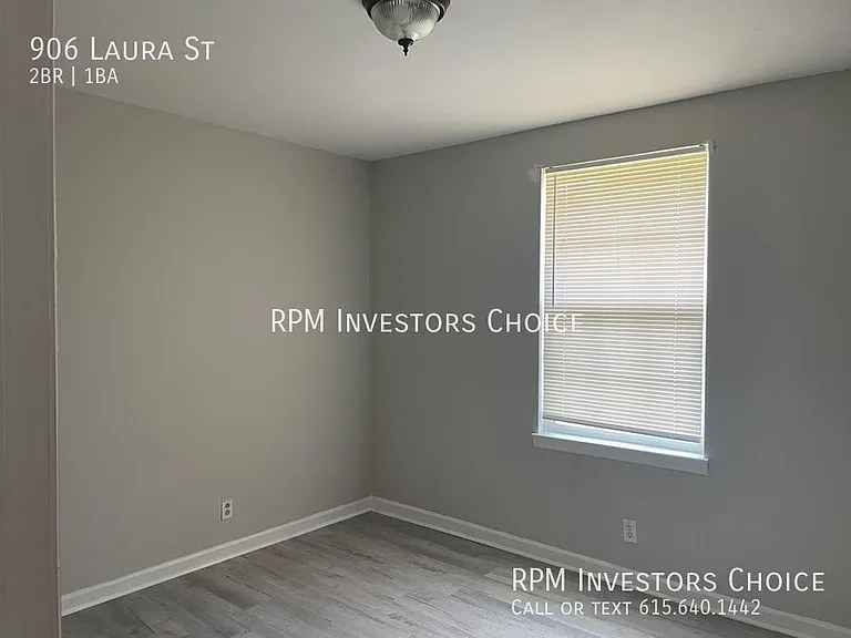 906 Laura St — Photo 10