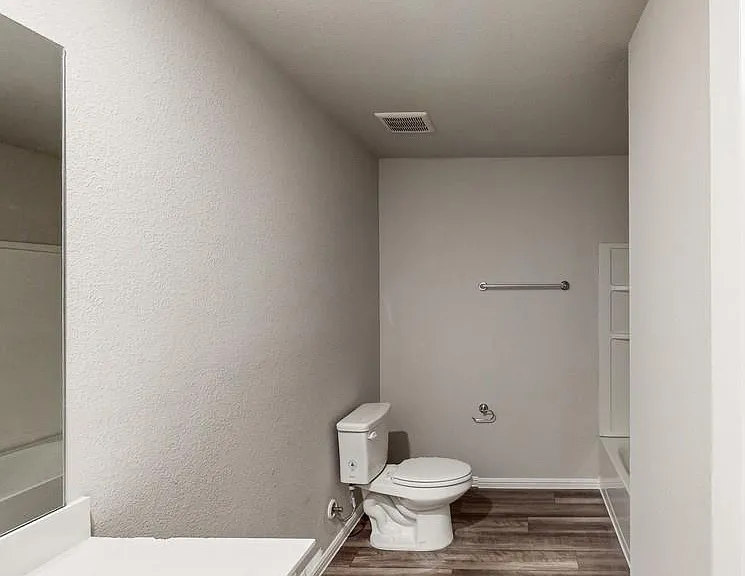 2700 Rambling Rd — Photo 5