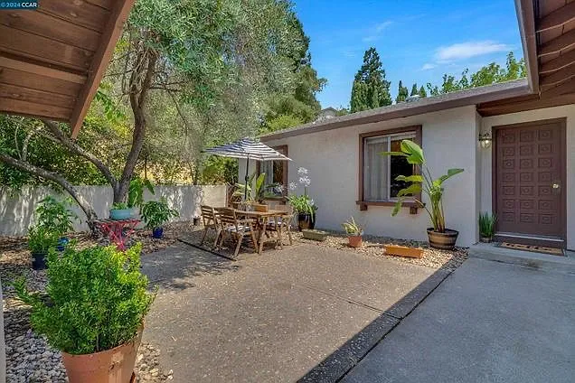 2243 Minaret Dr — Photo 27