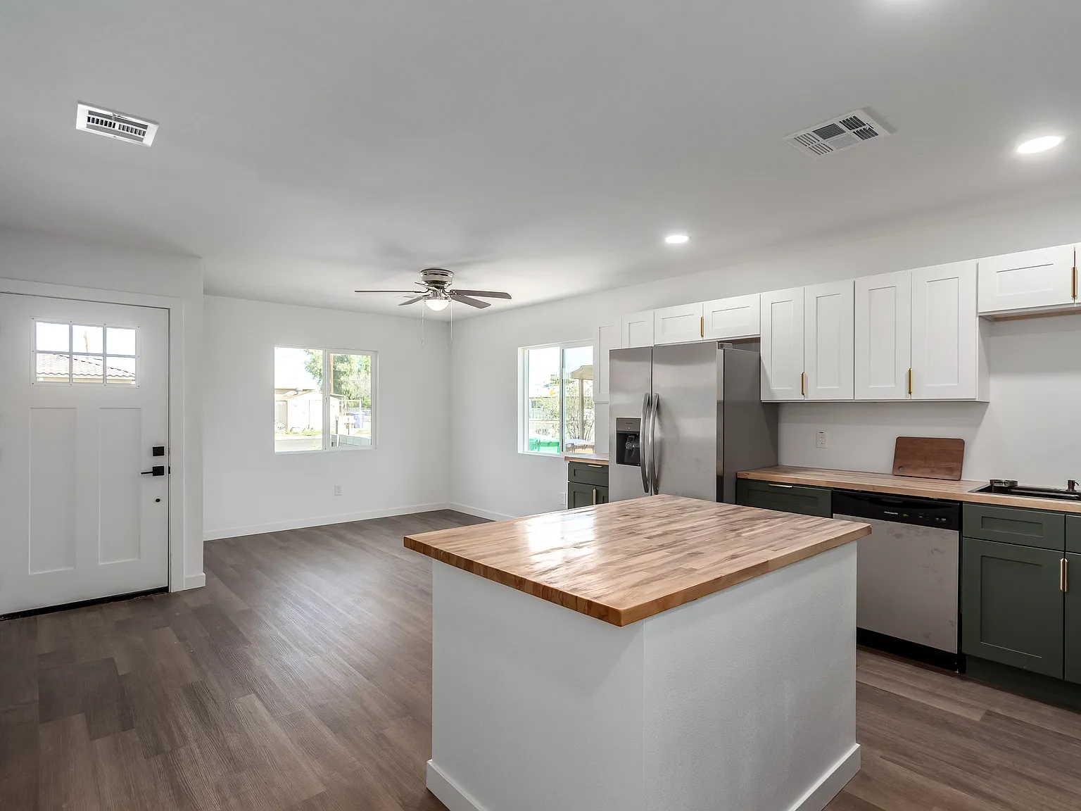 2 bed, 1.5 bath, 1000 sqft, $1,950 — Photo 2
