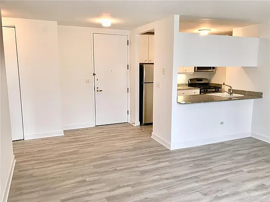 Rented by R New York | media 8