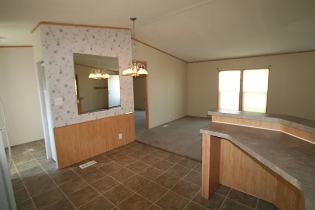 Manufactured home behind the mall — Photo 3