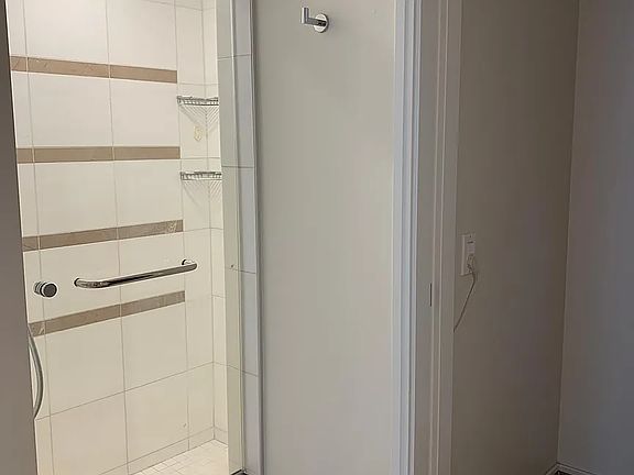 4th image of 1177 Queen St APT 2109