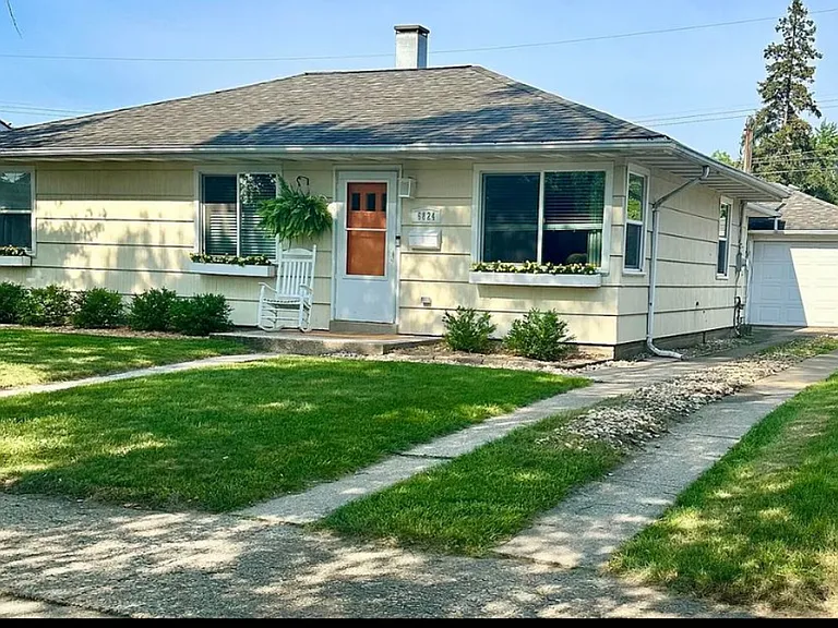 6824 Waveland Ave — Photo 21