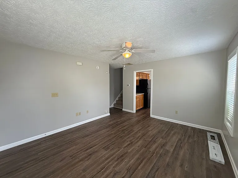 328 Ferguson St — Photo 10