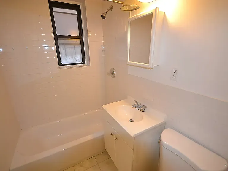 3415 Parsons Blvd #4M — Photo 7