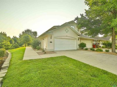 5808 S Shadow Wood Pl, Sioux Falls, SD, 57108