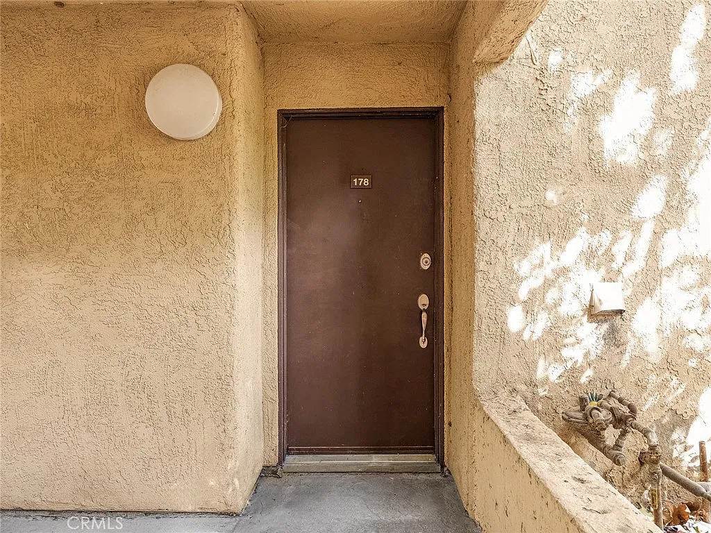 3 bed, 1030 sqft, $3,500 — Photo 4