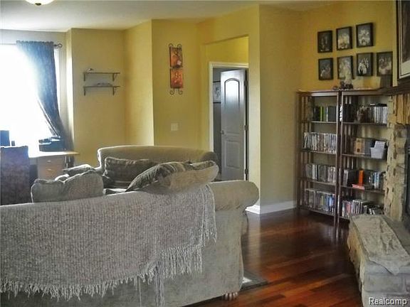 4th image of 5361 Walnut Creek Ln