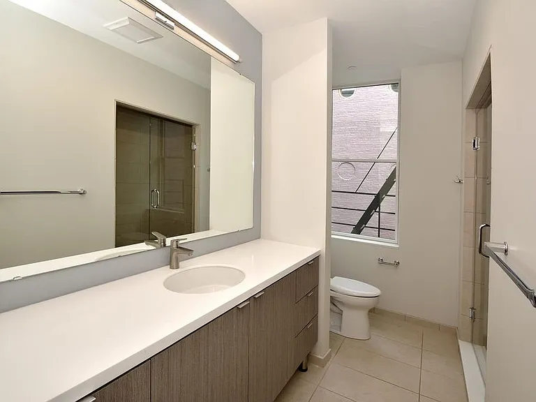 122 W 15th St #222 — Photo 11