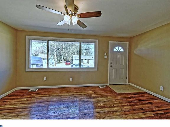 5th image of 70 E Clayton Ave