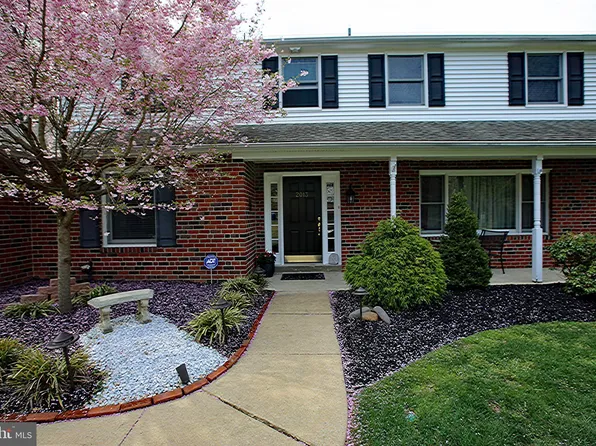 2013 Kerwood Dr, Broomall, PA 19008