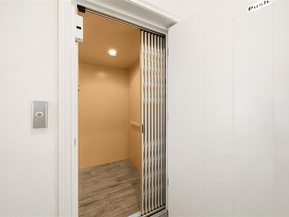 4th image of 8017 Surf St