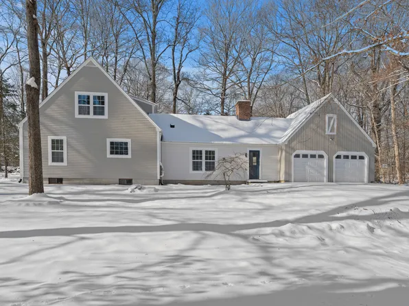 18 Foxwood Road South, Guilford, CT 06437