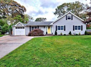 529 Spruce Ave, Sayville, NY 11782