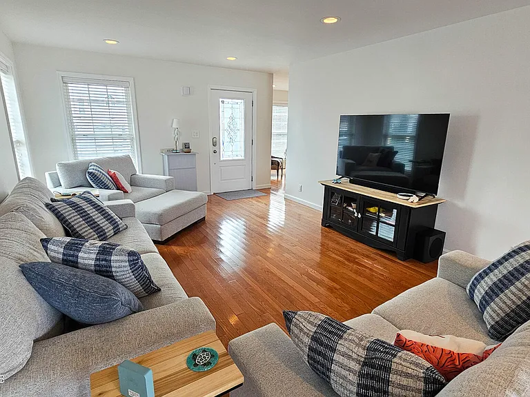 24 Dorothy Dr — Photo 5