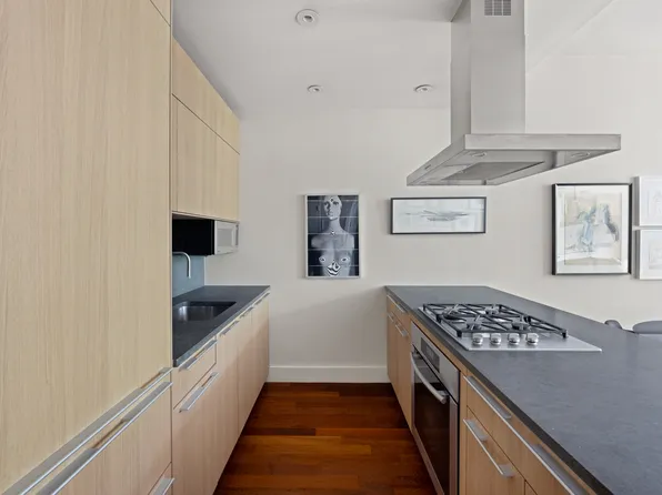 101 Warren Street 590 image 3 of 16