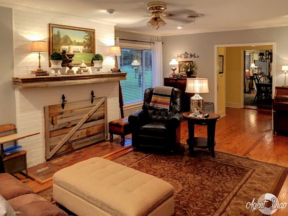 large LR/gas logs fireplace 