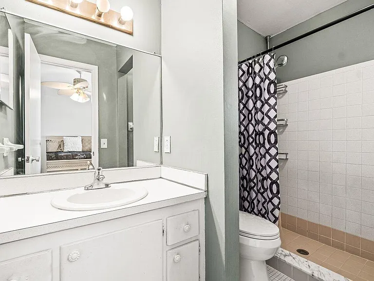 2121 NE 1st Ct #202 — Photo 25