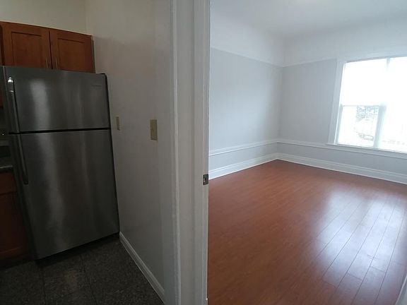 5th image of 900 Oak St APT 6