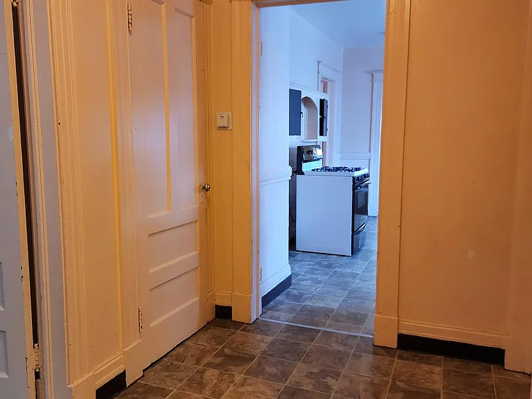 490 Ames St #UPSTAIRS — Photo 6