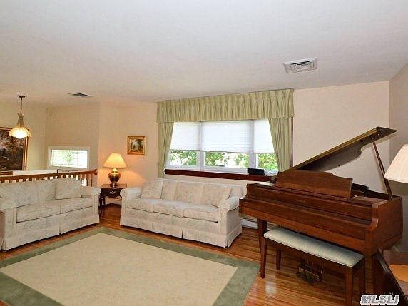 4th image of 1337 Woodside Ave