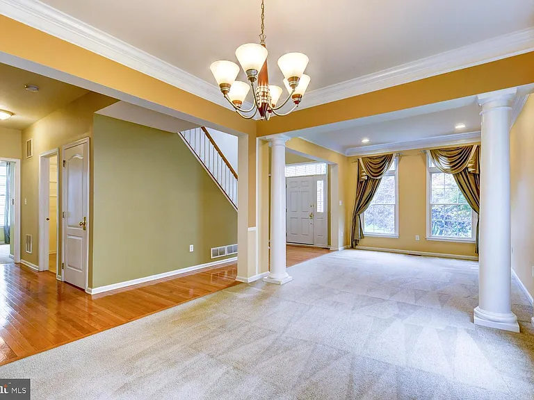 45 Lockwood Dr — Photo 13