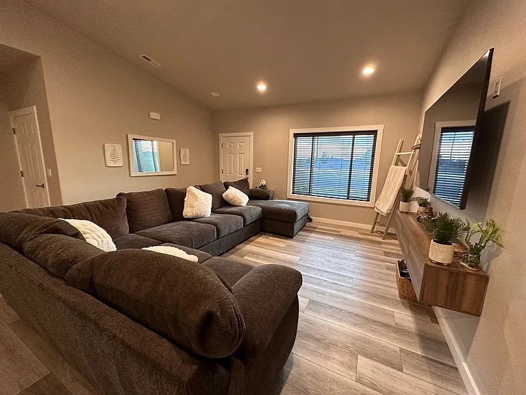 609 Caridad Ct — Photo 3