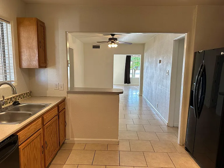 2037 N 21st Pl — Photo 14