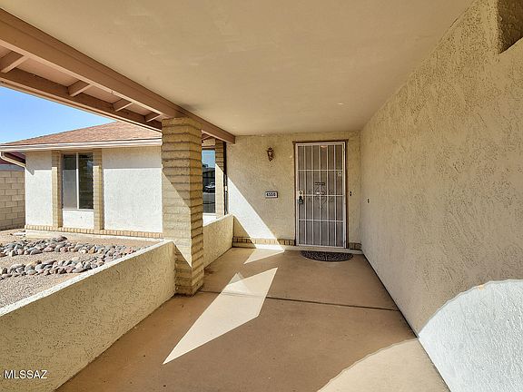 3rd image of 4550 W Lynn Cir