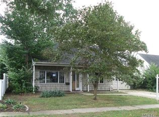 120 Cornflower Rd, Levittown, NY 11756