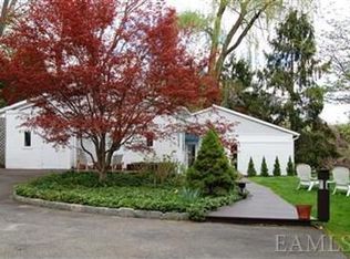 99 Old Post Rd S, Croton On Hudson, NY 10520