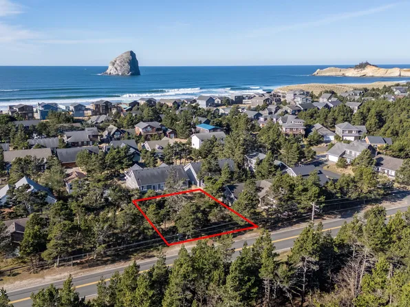 13700 Cape Kiwanda Dr, Pacific City, OR 97135