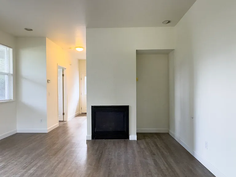 852 3rd St W — Photo 12